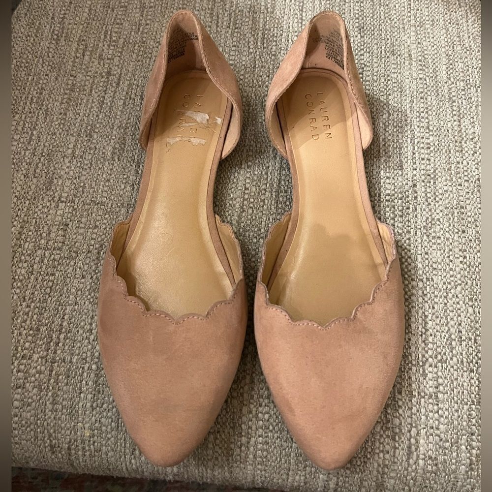 Lauren Conrad size 9 pointed toe suede feel cut out scalloped edge flats